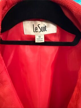 Le Suit Coral Red Textured Women's Blazer